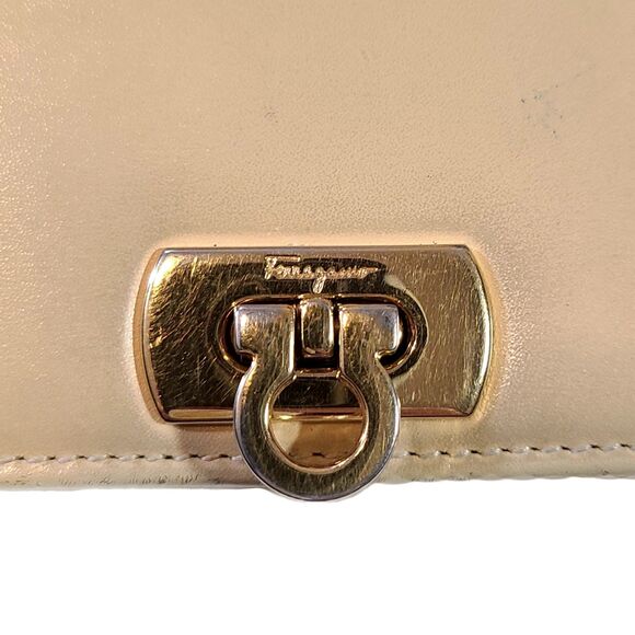 Salvatore Ferragamo Khaki Leather & Gold Gancini Long Bi-Fold Vintage Wallet - Picture 5 of 10